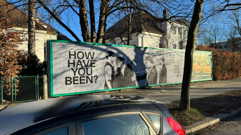 Werbung auf einem StreetFence in der Kreilerstraße in München