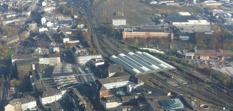 Luftbild Mönchengladbach mit Sicht auf den Hauptbahnhof in Mönchengladbach.